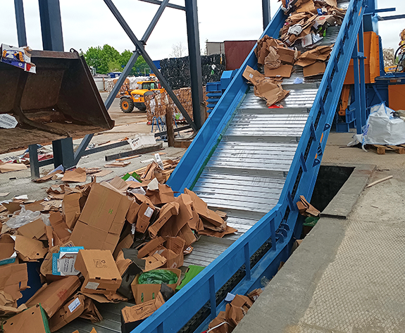 Řešení multifunkčního lisu pro běloruské recyklační centrum