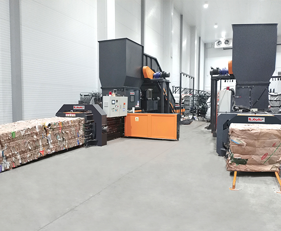 Automatizované řešení likvidace odpadních obalů v logistickém centru předního ruského supermarketu