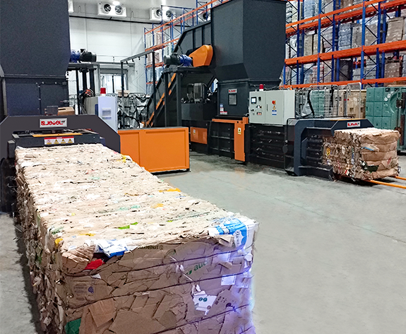 Automatizované řešení likvidace odpadních obalů v logistickém centru předního ruského supermarketu