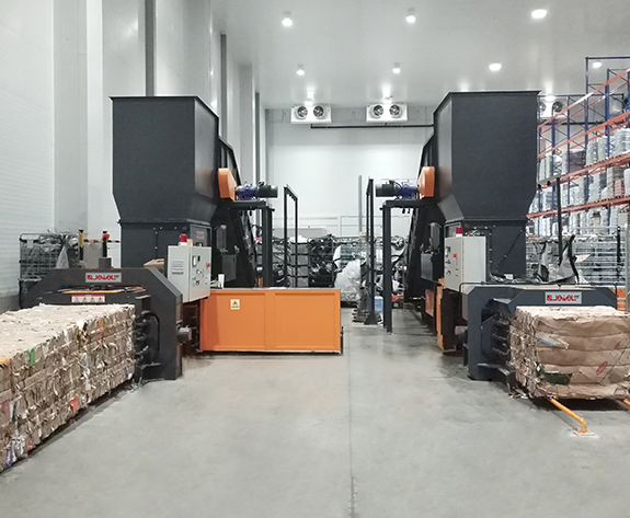 Automatizované řešení likvidace odpadních obalů v logistickém centru předního ruského supermarketu