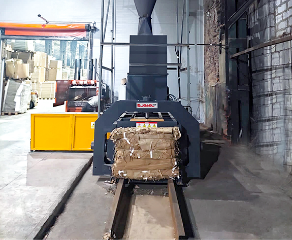 Plně automatický systém na balení odpadu pro ruskou továrnu na výrobu kartonů